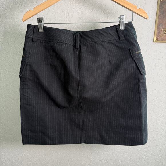 Women's Banana Republic Black Pinstripe Zip Pocket Mini Skirt Size 8 - Picture 6 of 9
